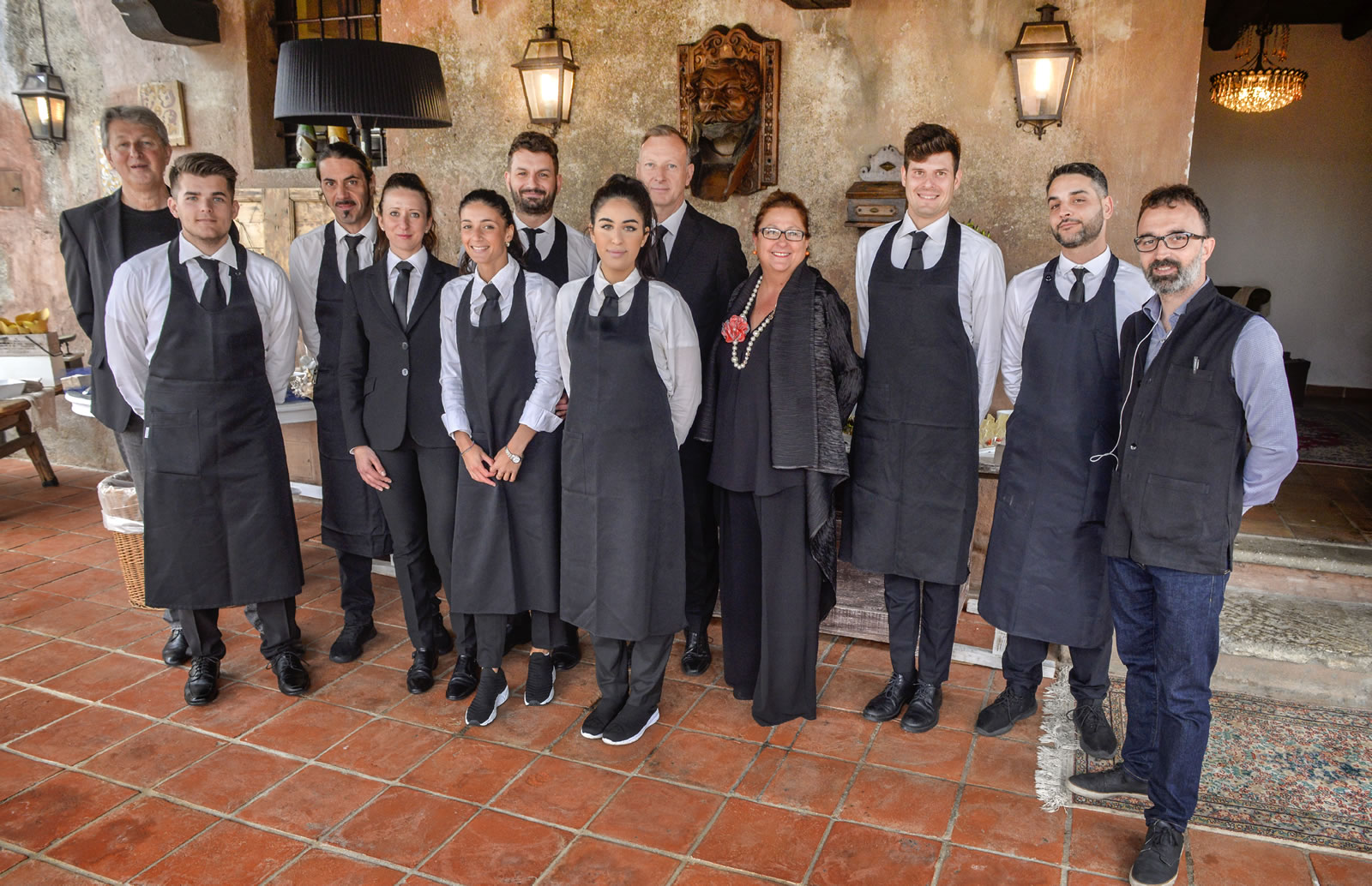Around You Banqueting - Team