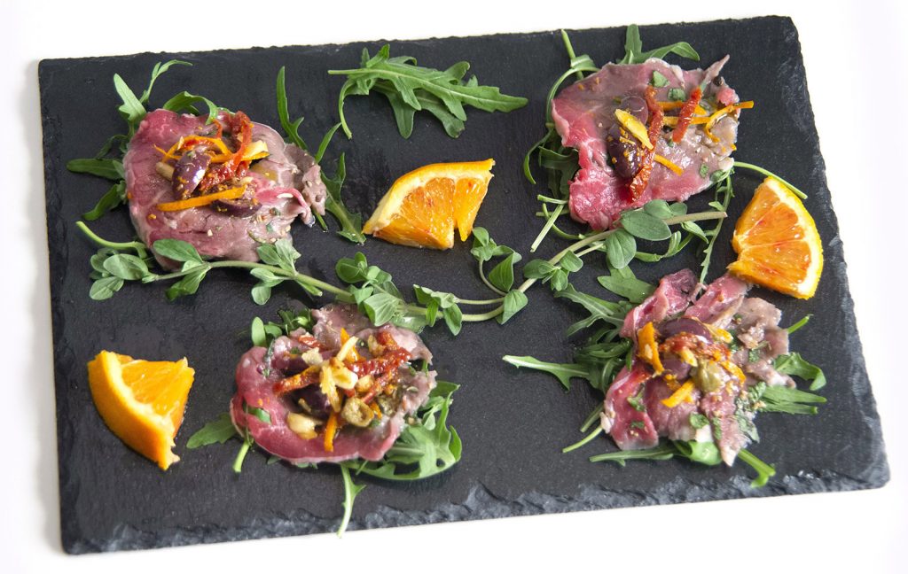 Carpaccio di manzo ai sapori mediterranei, Aroundyoubanqueting