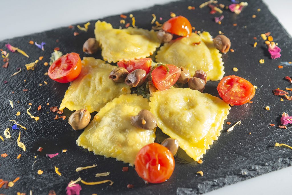 Ravioli di cicoria e pecorino con pachino olive, peperoncino olive taggiasche