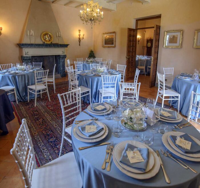 Villa Manart, una sala con caminetto