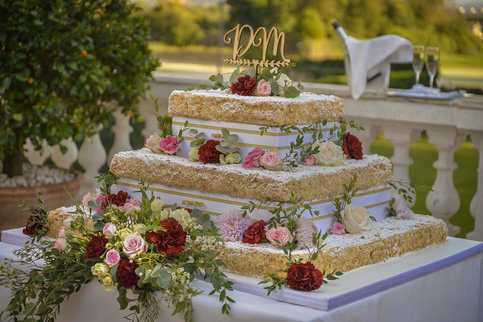 torta matrimoniale quadrata a tre piani