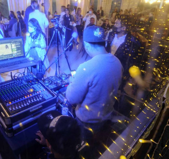 dj set in azione