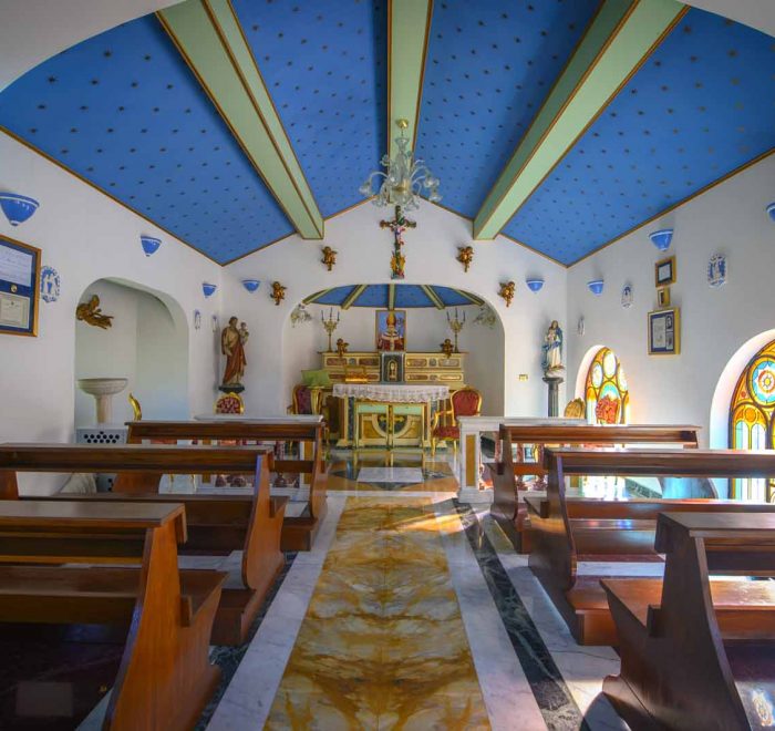 villa con chiesa consacrata per matrimoni con cerimonia