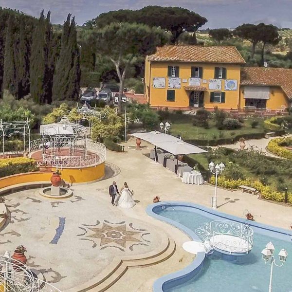 location con parco e piscina vicino Roma