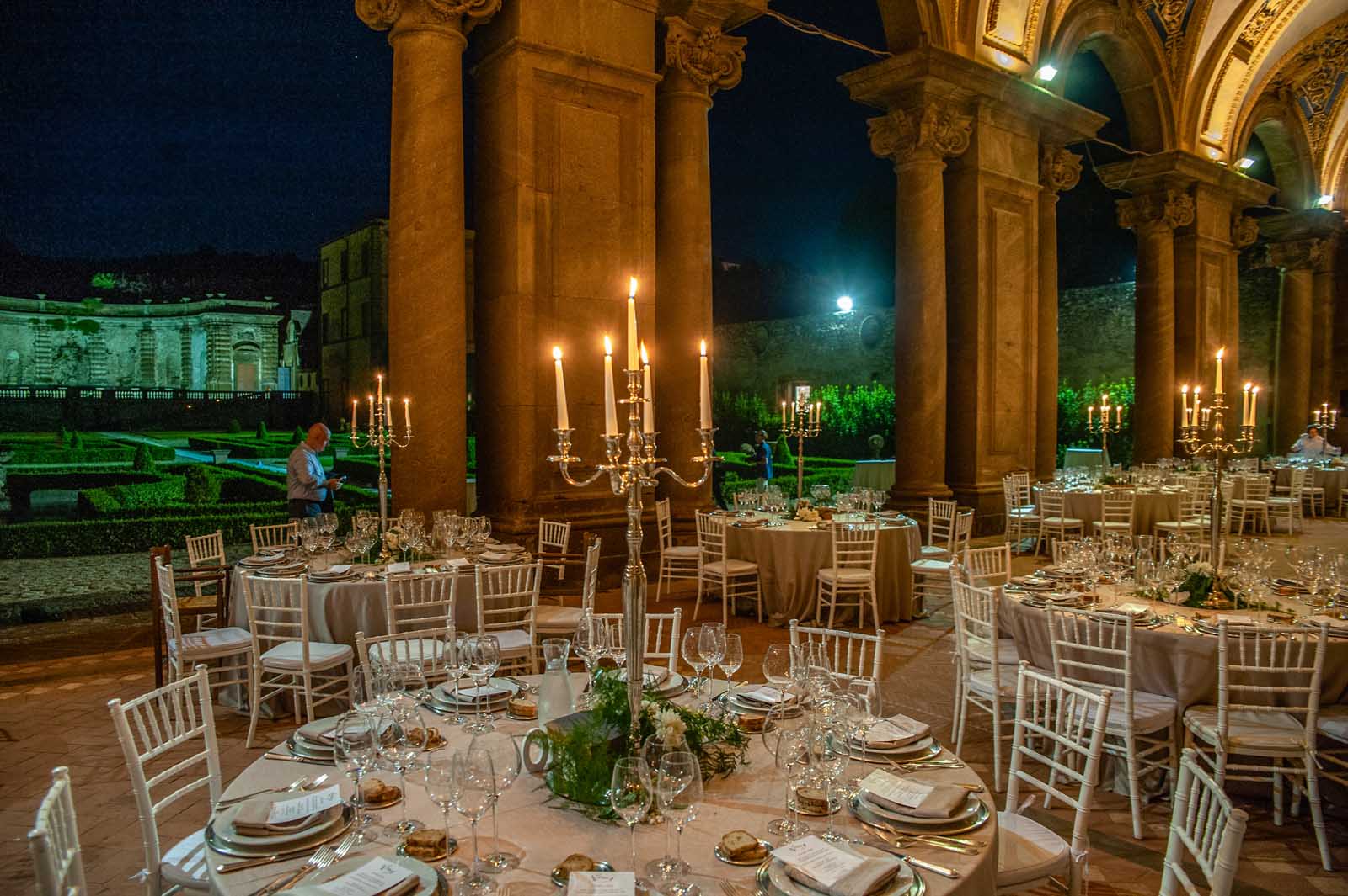 il portico del Vasanzio allestito per un matrimonio elegante