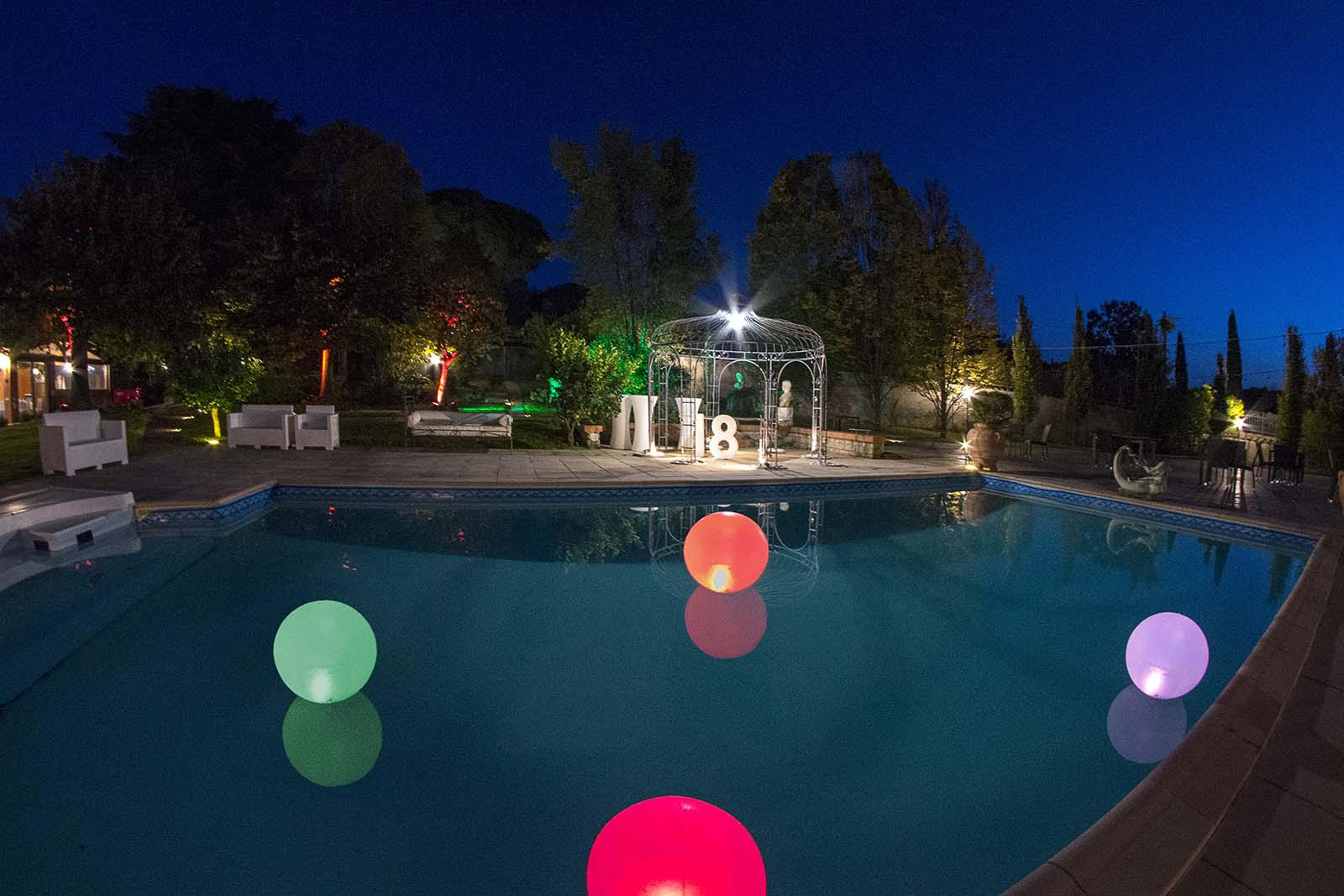 villa con piscina per diciottesimo compleanno